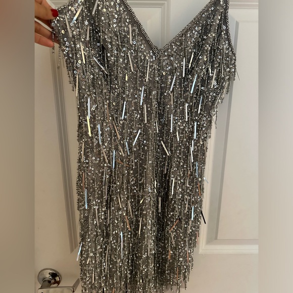 Gorgeous Liv Foster sequin mini dress with allover bead fringe - Picture 6 of 8
